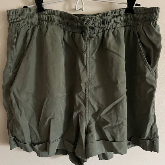 Universal Thread Green Drawstring Shorts - Picture 7 of 7